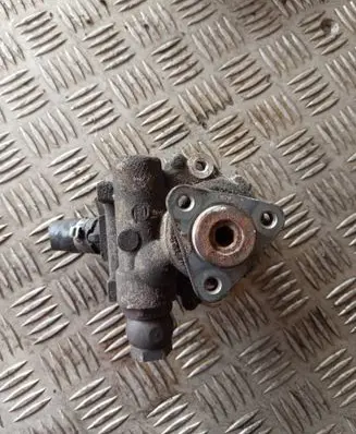 Audi A4 S4 B5 8D Power steering pump