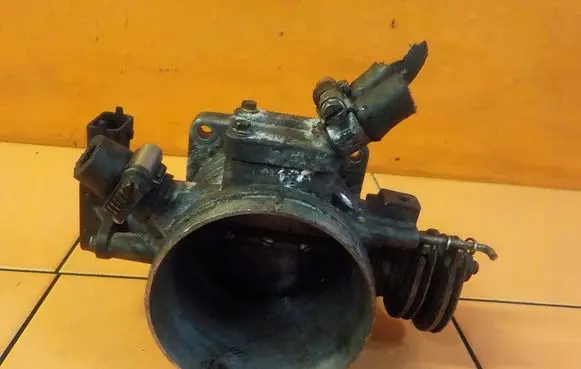 Land Rover Discovery Throttle body valve MHB102200