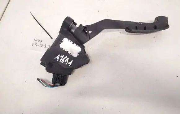 Toyota Yaris Accelerator throttle pedal 781100d010 50226448703