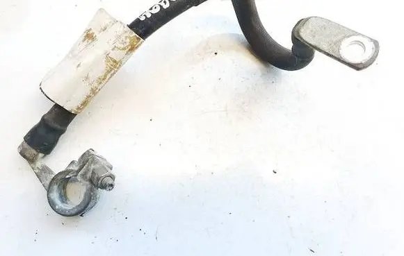 Volkswagen Jetta V Positive cable (battery) 
