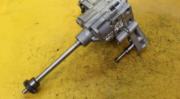 Audi A4 S4 B6 8E 8H Oil pump 