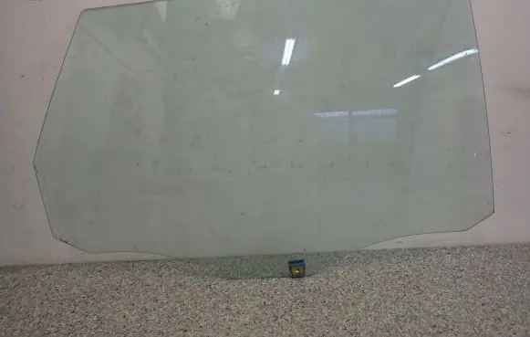 Mitsubishi Grandis Sliding door window/glass 