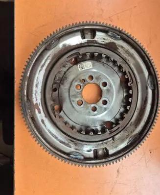 Volkswagen Caddy Dual mass flywheel 04E105266 0009953