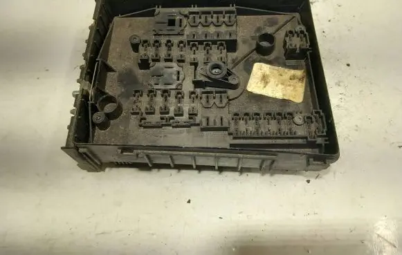 Volkswagen Jetta V Fuse box set 1K0937125 017183071