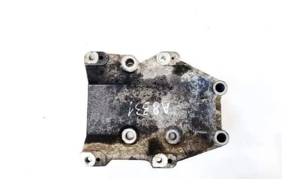 Engine mounting bracket