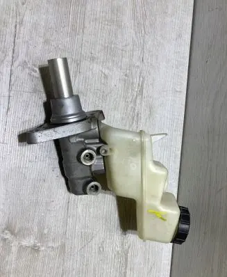 Toyota Yaris Master brake cylinder 0WA5M5