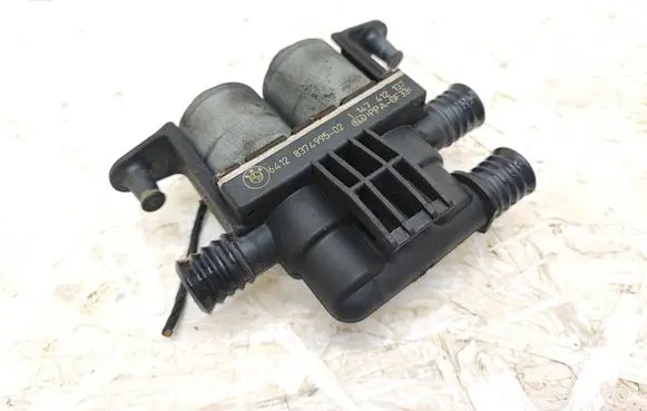 BMW 5 E39 Coolant heater control valve 837499502 1147412137
