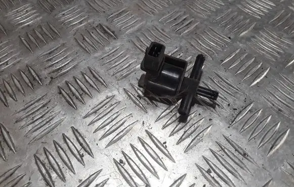 Volkswagen PASSAT B5.5 Vacuum valve 9840