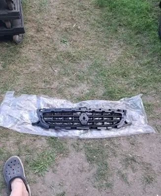 Renault Safrane Front bumper upper radiator grill 7700847089