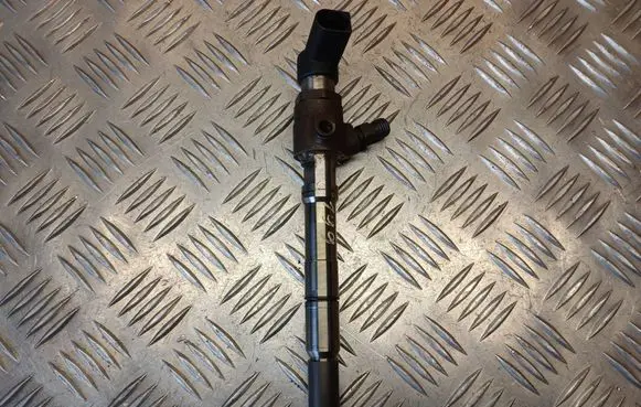 Audi A3 S3 8P Fuel injector 03L130277B