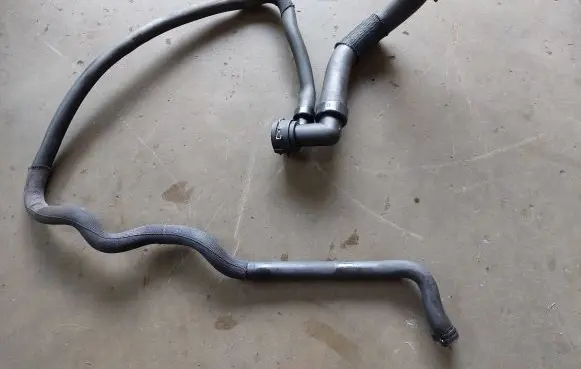 Opel Insignia A Engine coolant pipe/hose