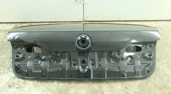 Genesis G70 Truck tailgate 