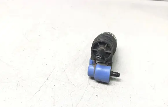 Volkswagen Golf IV Windscreen/windshield washer pump
