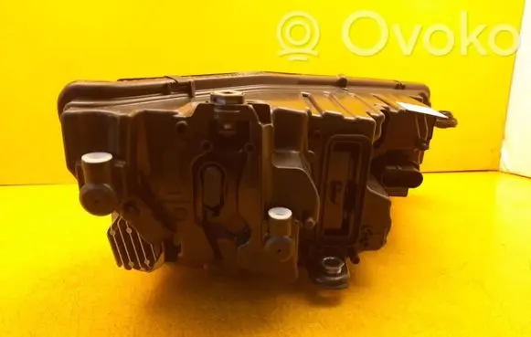 Skoda Octavia Mk4 Headlight/headlamp 5E8941015