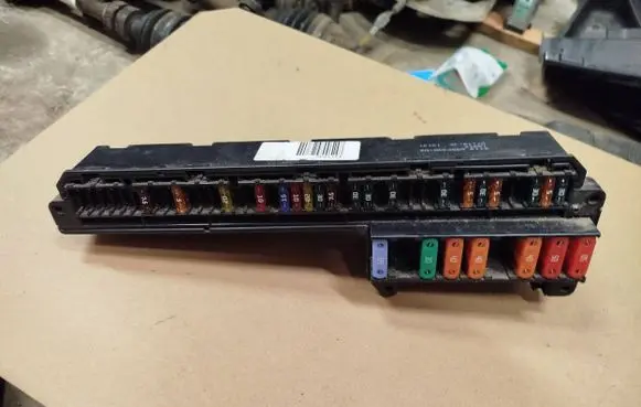 BMW 5 E60 E61 Fuse box set 6957330 18917 13A41