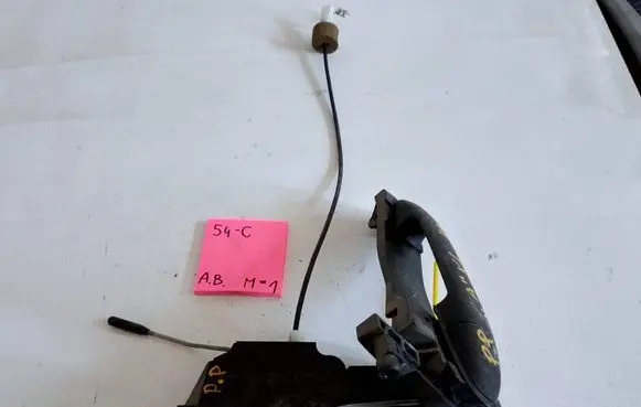 Citroen Berlingo Front door lock 