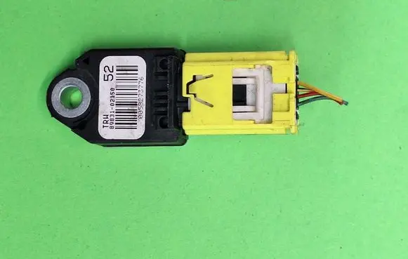 Toyota Avensis T270 Airbag deployment crash/impact sensor 8983102150 0058273776