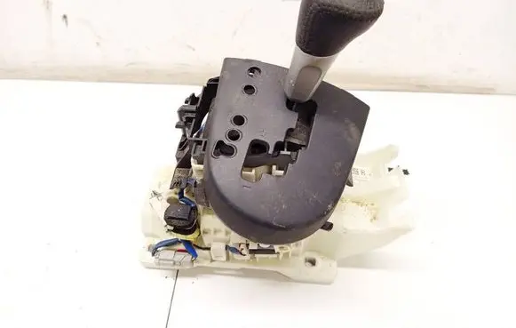 Mitsubishi Outlander Gear shifter/selector 2400A030