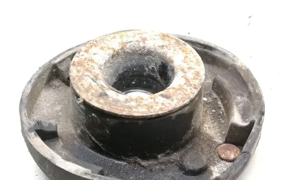 Renault Laguna I Front coil spring rubber mount 