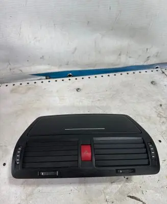 Skoda Octavia Mk2 (1Z) Dash center air vent grill 1Z0820951