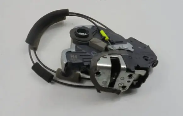 Lexus IS 220D-250-350 Front door lock 7E3104R4