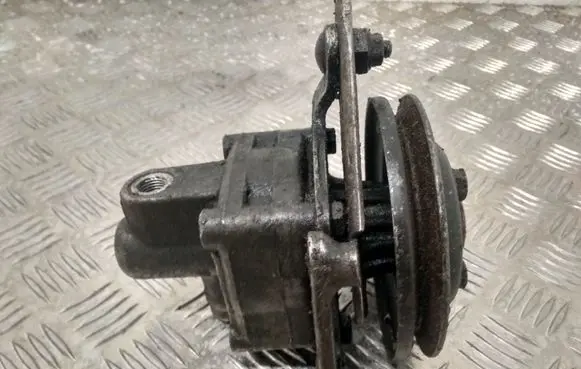 BMW 5 E34 Power steering pump 1132987 3145427 7781955165