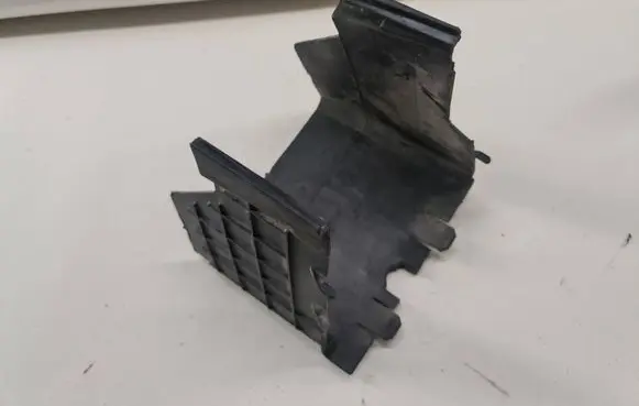 Volkswagen PASSAT B6 Battery tray heat shield 1K0915335C