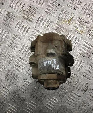 Volkswagen Transporter - Caravelle T4 Power steering pump