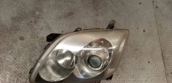 Toyota Avensis T250 Headlight/headlamp 