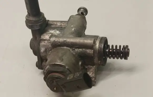 Audi A6 S6 C6 4F Fuel injection high pressure pump 06F127025F