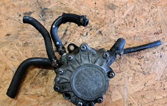 Audi A3 S3 8P Vacuum pump 03G145209C