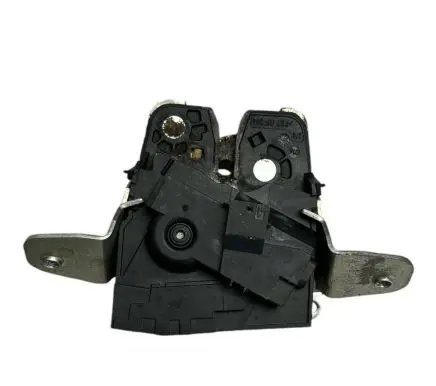 Mercedes-Benz E W212 Loading door lock A2047400735
