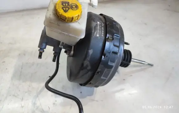 Jaguar XJ X351 Brake booster AW932B195BC