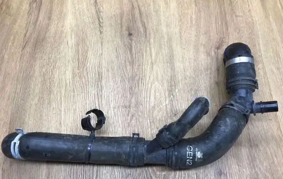 Land Rover Range Rover Sport L494 Engine coolant pipe/hose FPLA8286CA