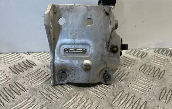 BMW 7 F01 F02 F03 F04 Radiator mount bracket 7186513 7207151 7211161
