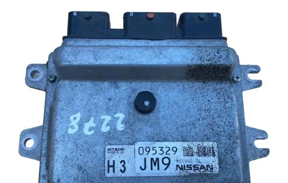 Nissan Juke I F15 Engine control unit/module MEC940040