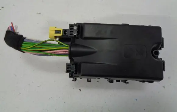 Peugeot 308 Relay mounting block 