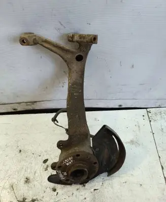 Volkswagen PASSAT B5 Front wheel hub