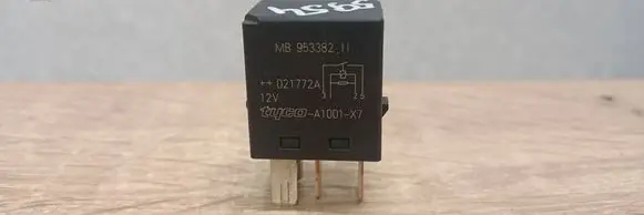 Volvo S40, V40 Other relay MB953382 A1001X7 0271772A
