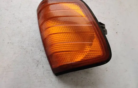 Mercedes-Benz E W124 Front indicator light 1305233929