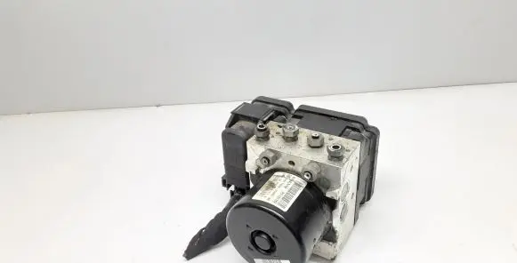 Volvo V70 ABS Pump 31261142 P31261142
