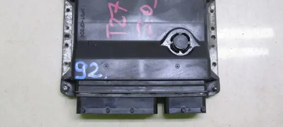 Toyota Avensis T270 Engine control unit/module 8966105D12