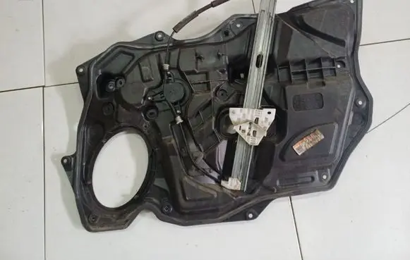 Mazda 3 II Sliding door window regulator with motor