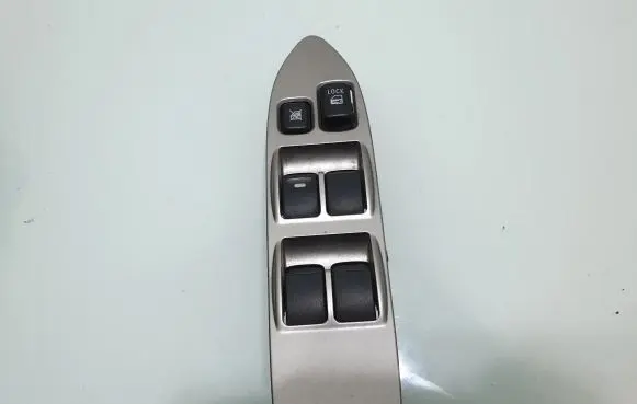 Mitsubishi Pajero Electric window control switch 8608A110