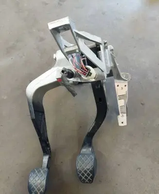 Audi A6 S6 C5 4B Pedal assembly 8D1721117L