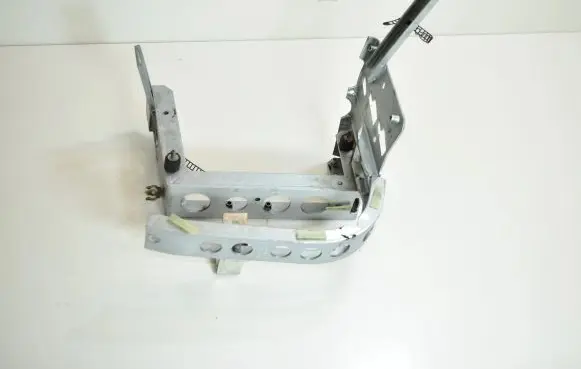 Audi A8 S8 D2 4D Fender mounting bracket 4D0821137R