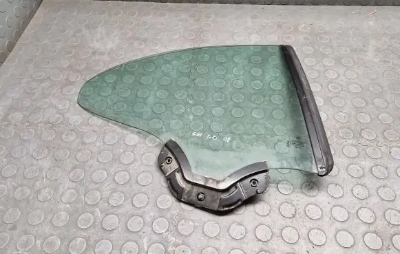BMW 6 E63 E64 Rear vent window glass 7186644