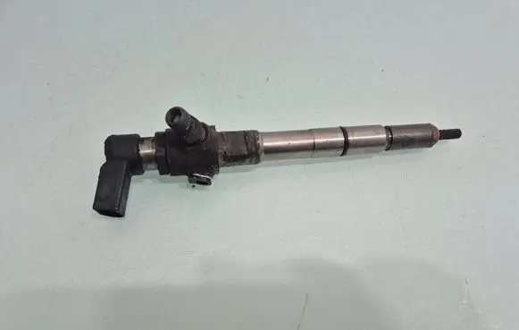 Skoda Fabia Mk2 (5J) Fuel injector 03L130277B