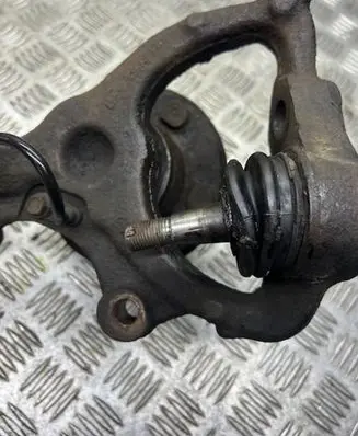 Chrysler 300 - 300C Front wheel hub 04782703