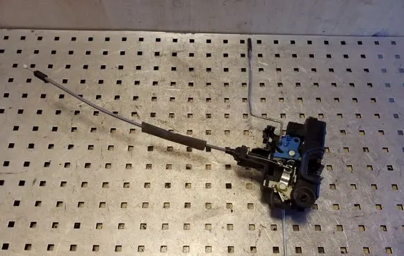 Opel Antara Rear door lock